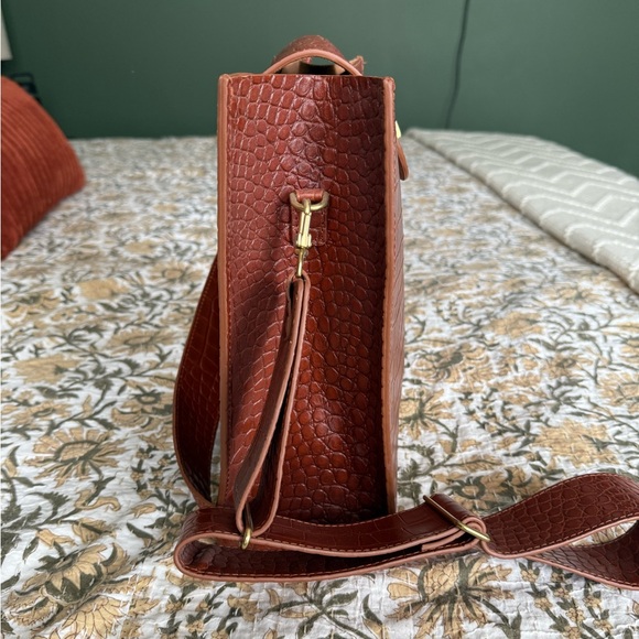 Teddy Joelle 100% Full Grain Leather Crossbody Bag - Picture 4 of 9